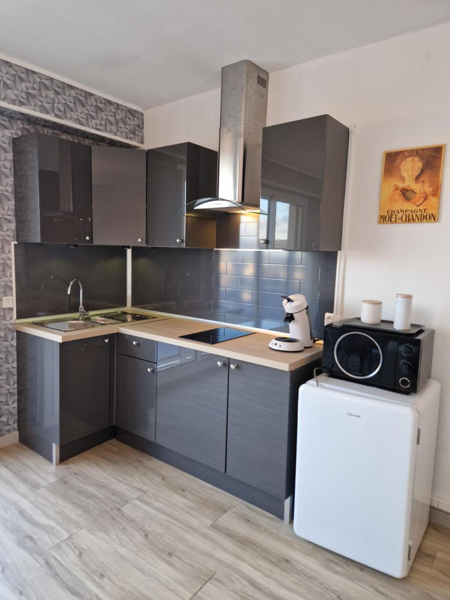 Studio Avenue De Champagne Еперне Екстериор снимка